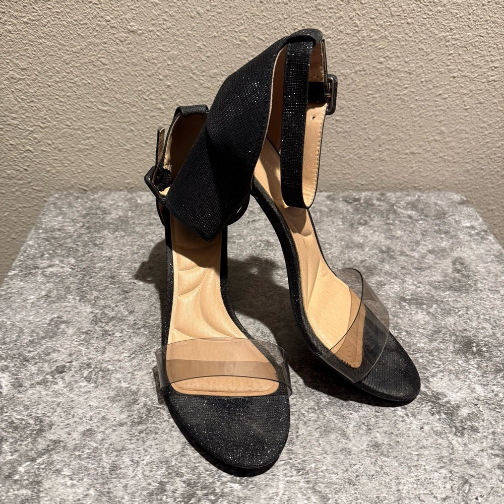 Chinese Laundry Jazz Vinyl Smoke Women’s Sandal - size 7.5. Adjustable strap